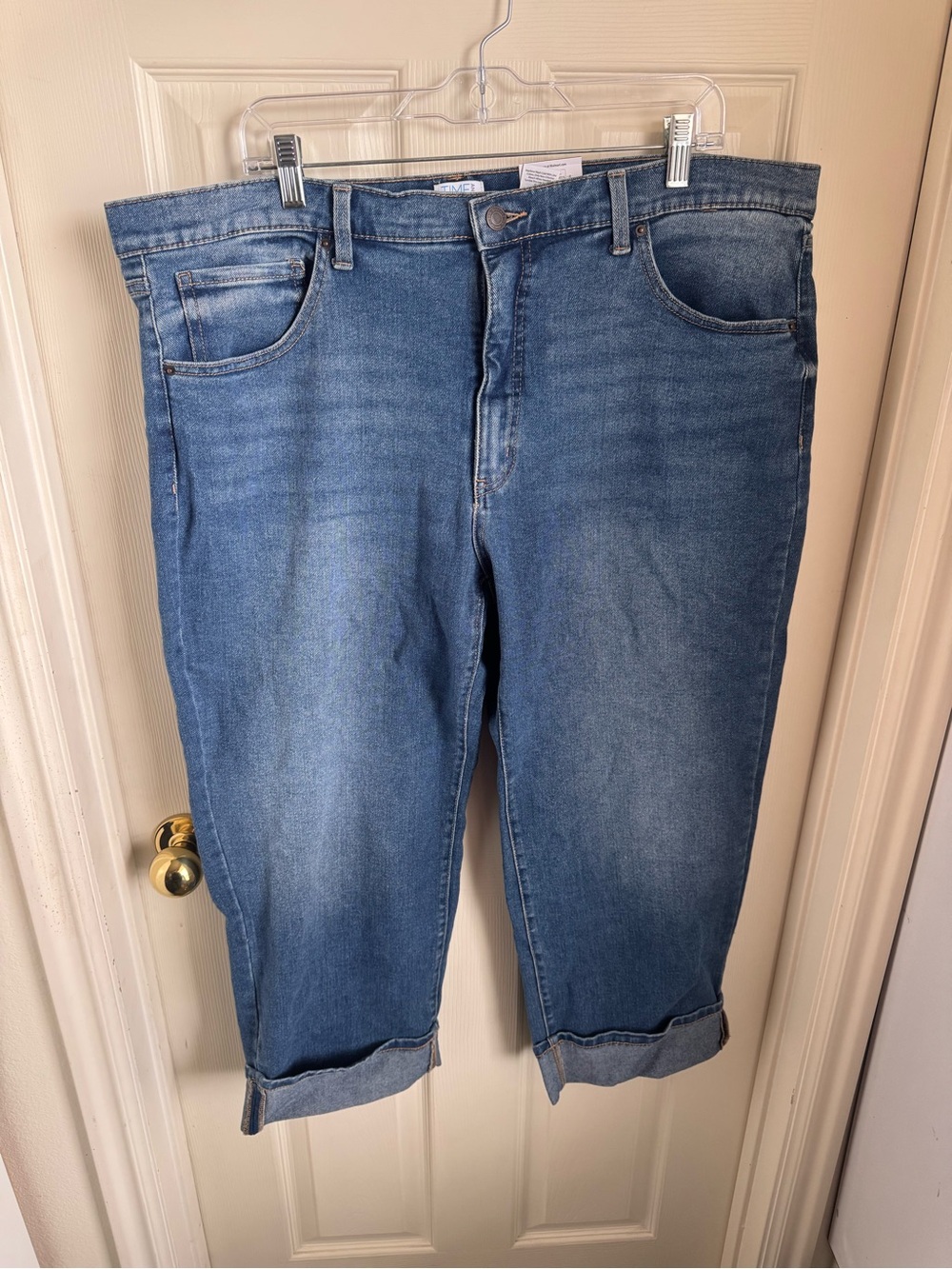 Time and Tru Cropped Jeans